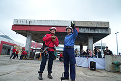 The Chief Staff Officer of the CAS, Mr Leung Kwun-hong, inspecting the exercise.